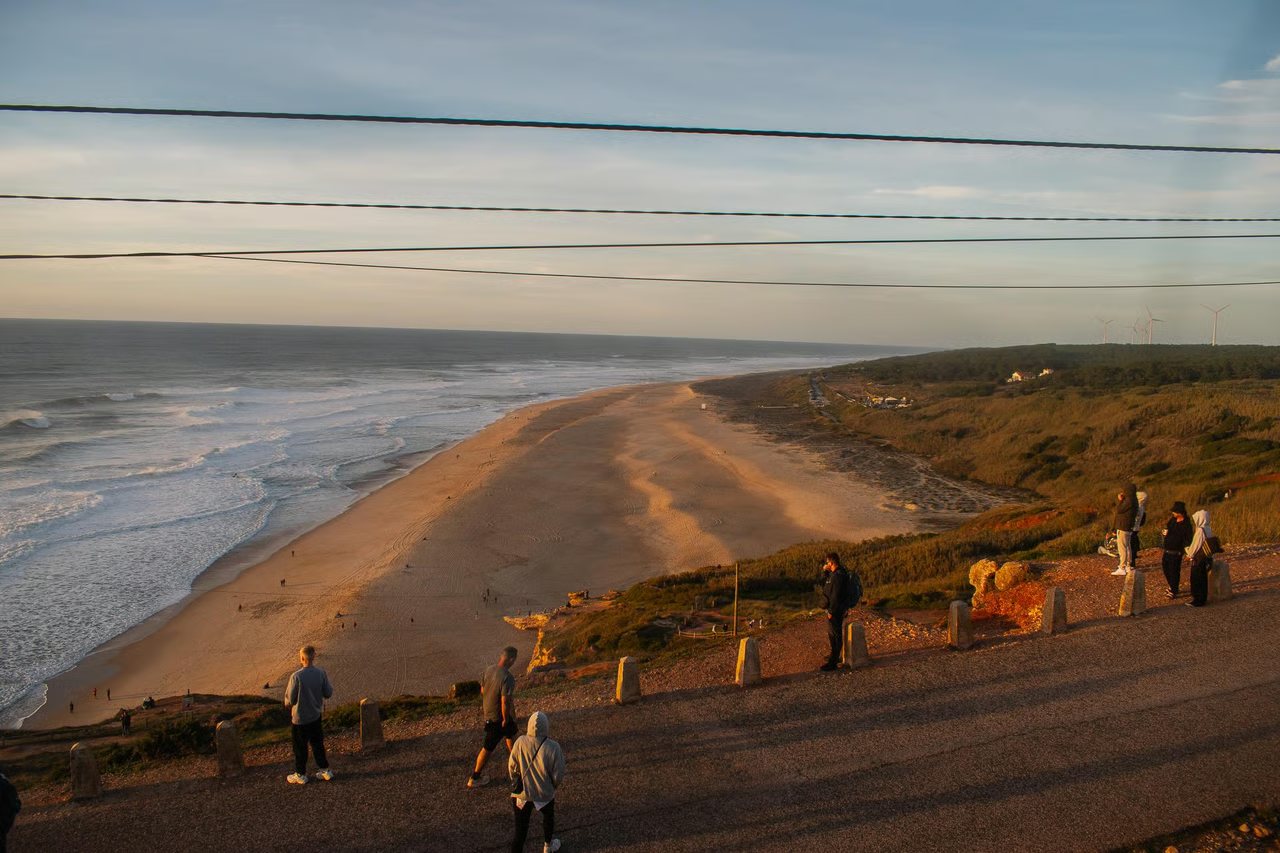 Nazaré: Big Waves & Local Stories — 3